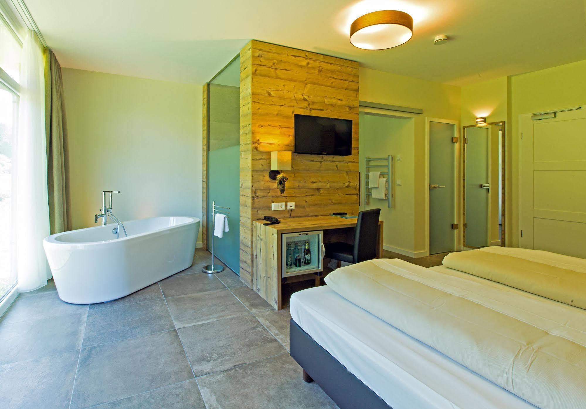 Landhotel Weihermuehle Thaleischweiler-Froschen Exteriér fotografie